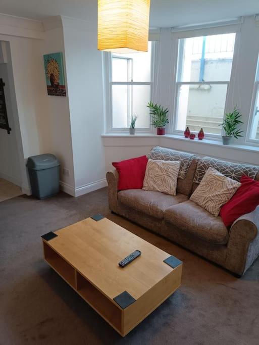 Seafront Apartment In Eastbourne Exterior foto